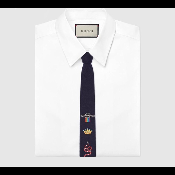 RARE !! Brand new Gucci bee tie make an offer NWT - Picture 3 of 5